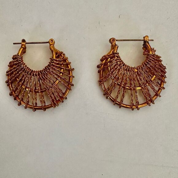Gold tone wire hoop earrings Jewelry - Gold tone wire hoop earrings